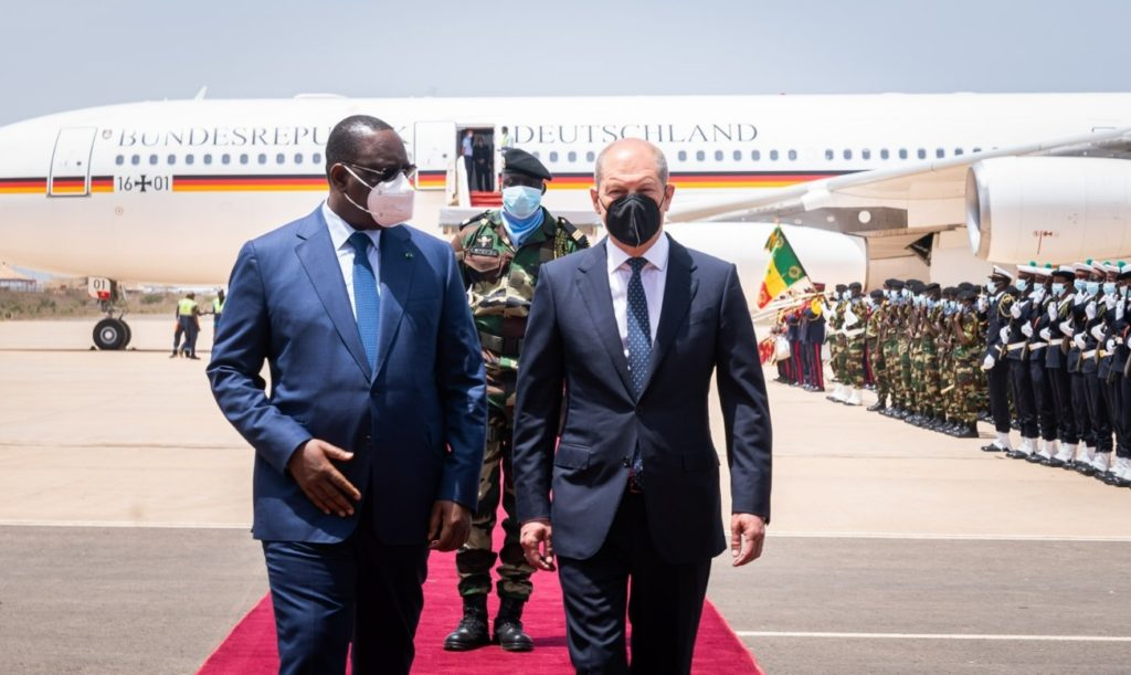  Le Chancelier allemand Olaf Scholz au Sénégal accueilli par Macky Sall
