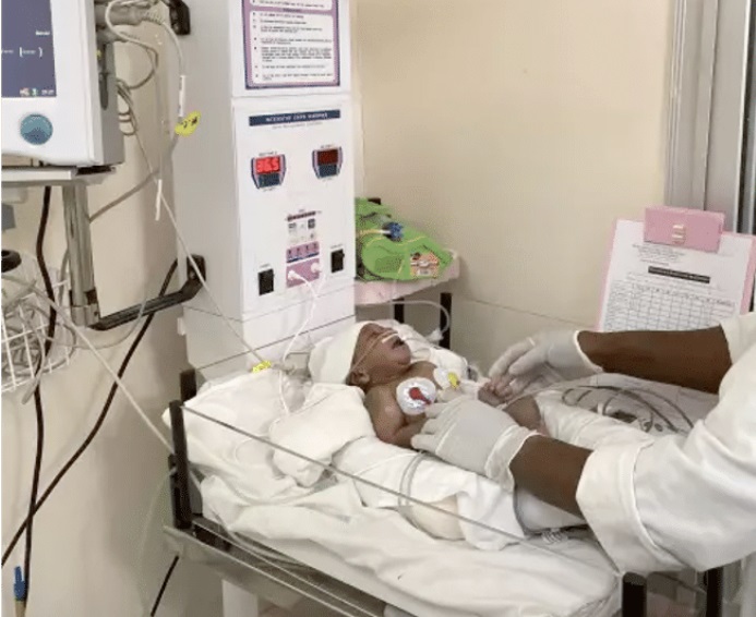 Hôpital : obsolescence du système de santé du Sénégal, bébé en couveuse