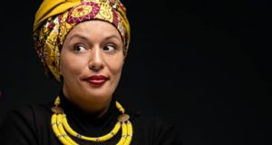 L'humoriste Samia Orosemane et son spectacle "je suis une bouffonne" à Dakar à l'Hôtel Onomo