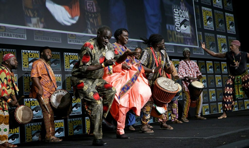 Incroyable performance de Baaba Maal lors du lancement du film Black Panther 2 : Wakanda Forever à San Diego