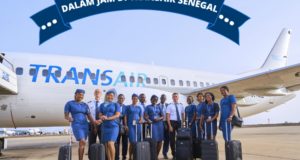Equipage de la compagnie aérienne Transair qui dessert depuis Dakar, Abidjan, Libreville et Brazzaville