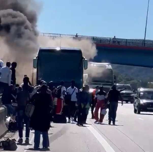 Le bus affrété par Air Sénégal pour les passagers du vol Lyon Dakar prend feu 