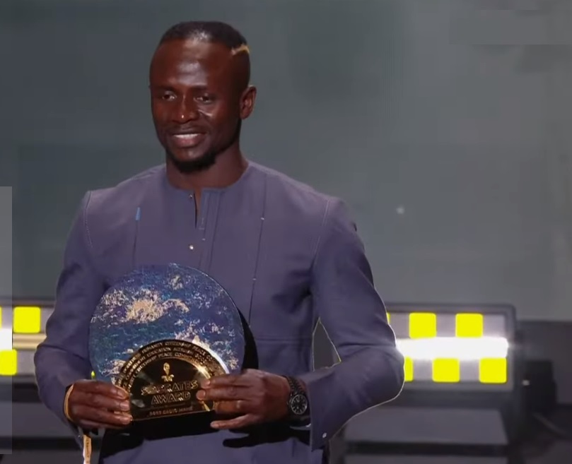 Sadio Mané remporte la première édition du prix Socrates, ballon d'or 2022