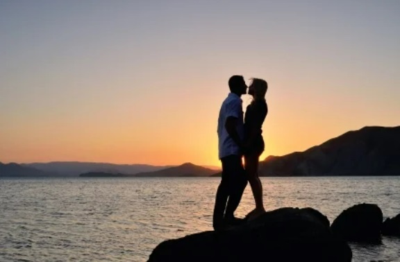 Soirée du nouvel an romantique sur une plage de Dakar