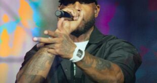 Booba sur la scène Cices de Dakar lors de son concert du 6 mai 2023