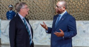 Le milliardaire Bill Gates, reçoit de Macky Sall, le commandeur de l'ordre national du lion du Sénégal