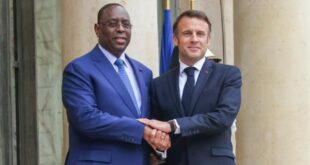 Macky Sall et Emmanuel Macron sur le perron de l'Elysée