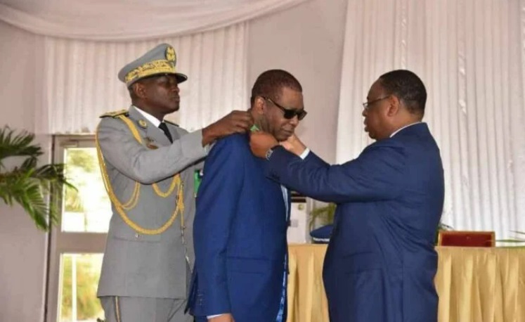 Macky Sall élève Youssou N'dour et d'autres artistes au grade d'officier de l'ordre national du lion 