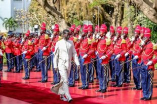 Cérémonie de levée des couleurs pour la 64ème anniversaire de l'indépendance du Sénégal présidée par Diomaye Faye