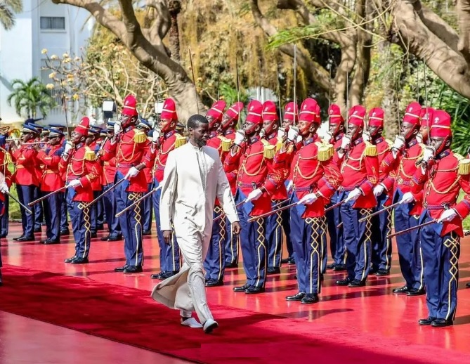 Cérémonie de levée des couleurs pour la 64ème anniversaire de l'indépendance du Sénégal présidée par Diomaye Faye