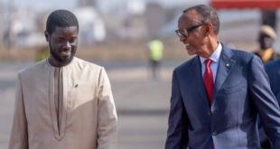 Accueil chaleureux de Bassirou Diomaye Faye à Paul Kagamé, le président du Rwanda, en visite au Sénégal