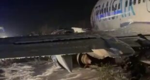 L'avion transair sur le tarmac de l'aéroport AIBD de Diass après l'accident qui a fait 11 blessés