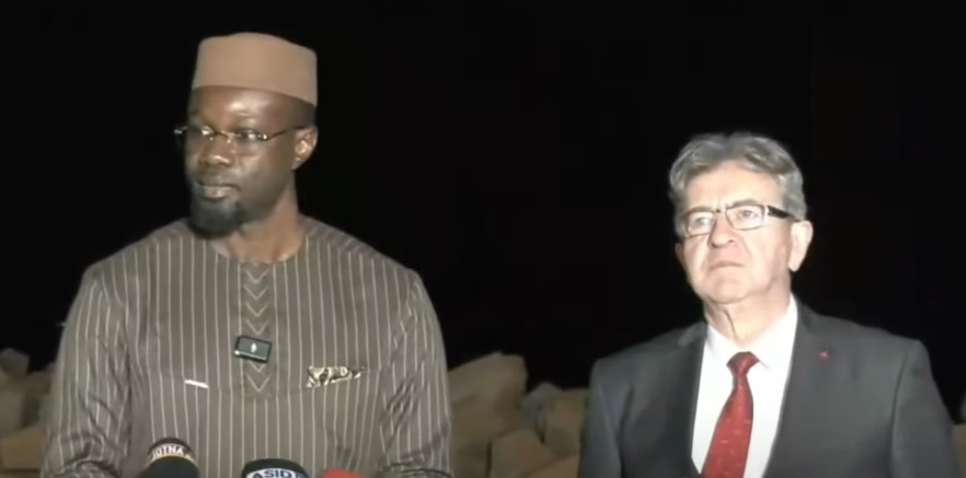 Ousmane Sonko et Jean-Luc Mélenchon à l'hôtel Azalai de Dakar avant la conférence à l'amphi UCAD II sur l'avenir des relations Afrique-Europe 