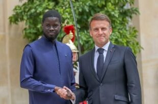 Emmanuel Macron et Bassirou Diomaye Faye ensemble à Dakar pour la commémoration du massacre de Thiaroye