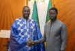 Vêtu d'un boubou traditionnel bleu, Omar Sy répond à l'invitation du président Bassirou Diomaye Faye au Palais présidentiel