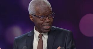 le philosophe, écrivain Souleymane Bachir Diagne reçoit le Grand Prix Hervé Deluen de l’académie française.