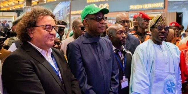 Exposition Youssou Ndour à l&rsquo;Aéroport de Dakar : quand la culture sénégalaise accueille les voyageurs